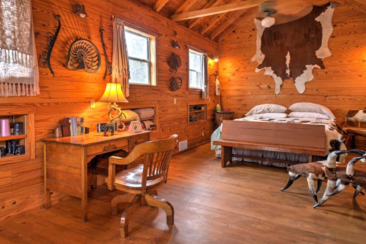 Вілла Ark Bunkhouse Fredericksburg Hideaway With Hot Tub Екстер'єр фото